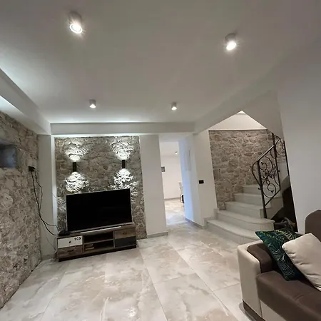 New! 2 Complex For 16 Persons Near Omis *