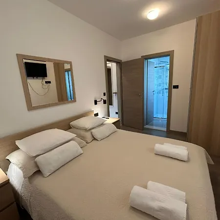 New! 2 Complex For 16 Persons Near Omis *