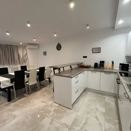 New! 2 Complex For 16 Persons Near Omis Villa *